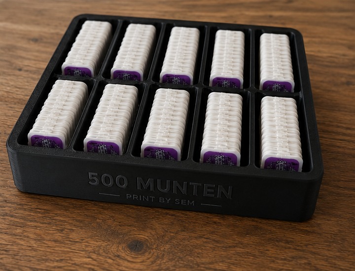 Zwarte 3D-geprinte muntenbak met festivalmunten op houten ondergrond